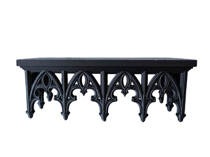 Gotycka półka wisząca – elegancka dekoracja do wnętrz w mrocznym stylu