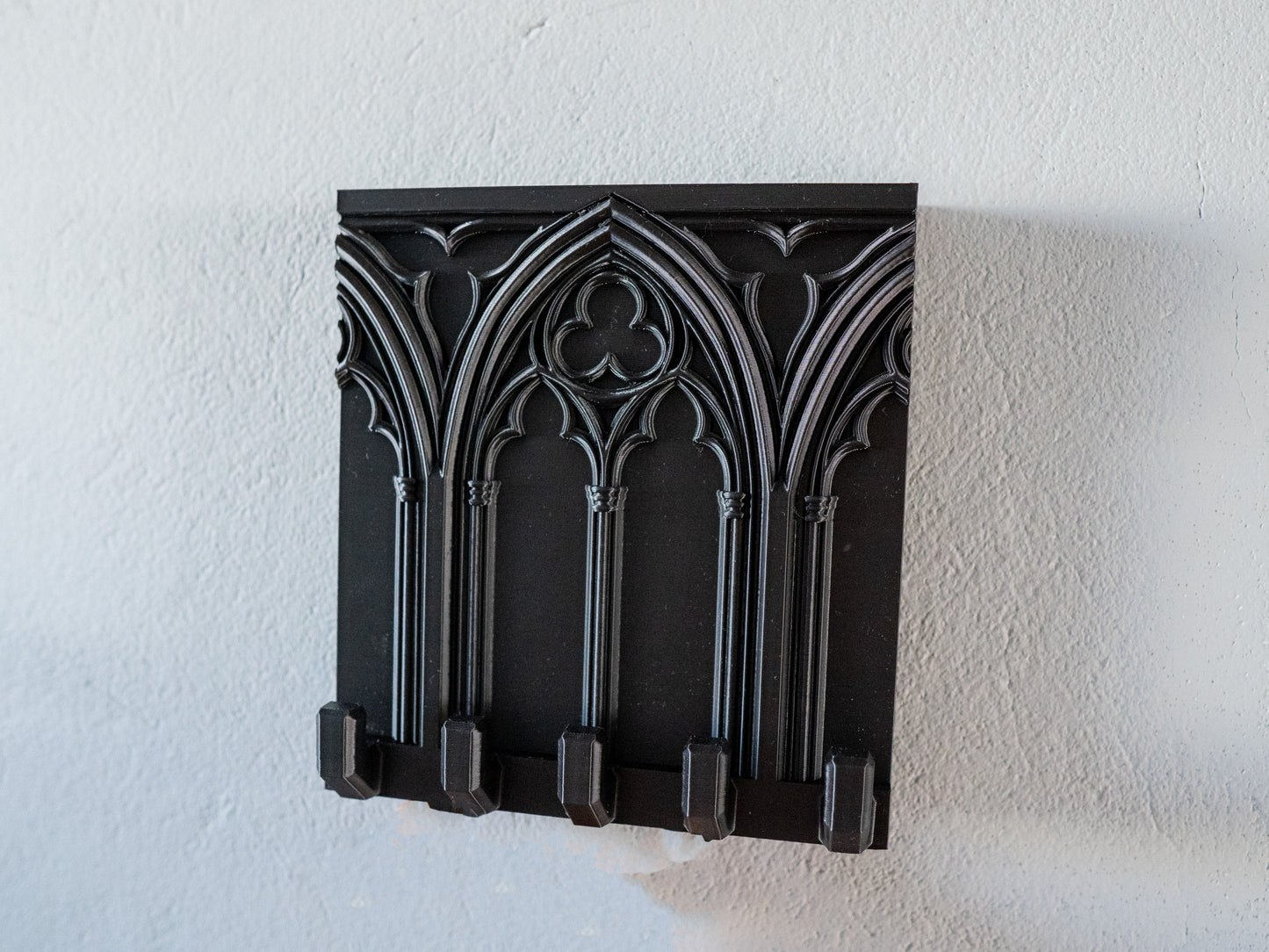 Gotycki Wieszak na Klucze – Mroczna Elegancja i Stylowy Porządek