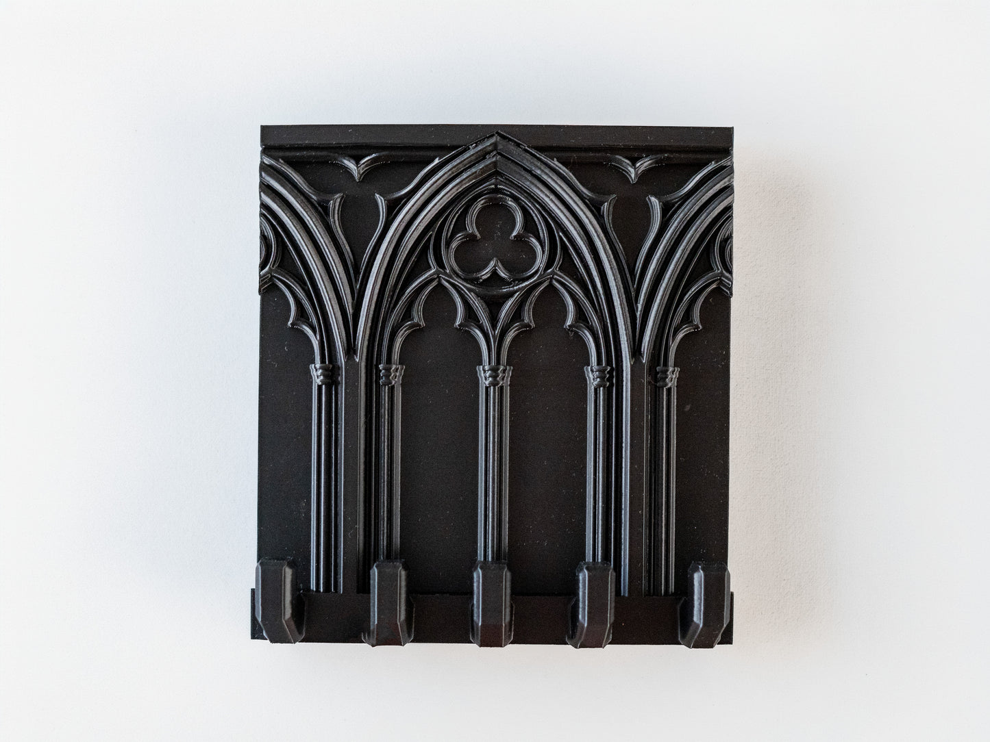 Gotycki Wieszak na Klucze – Mroczna Elegancja i Stylowy Porządek