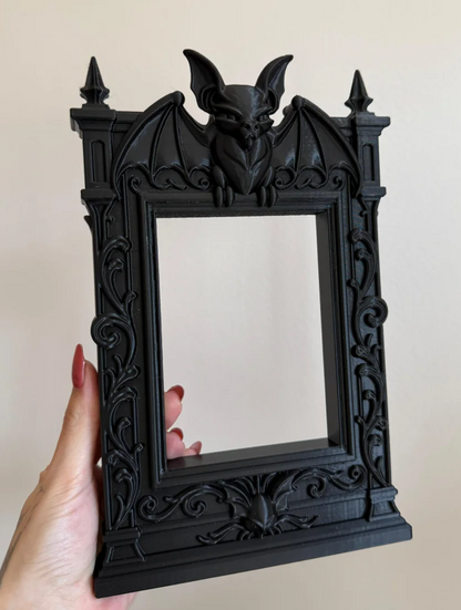 Gotycka ramka na zdjęcia z nietoperzem