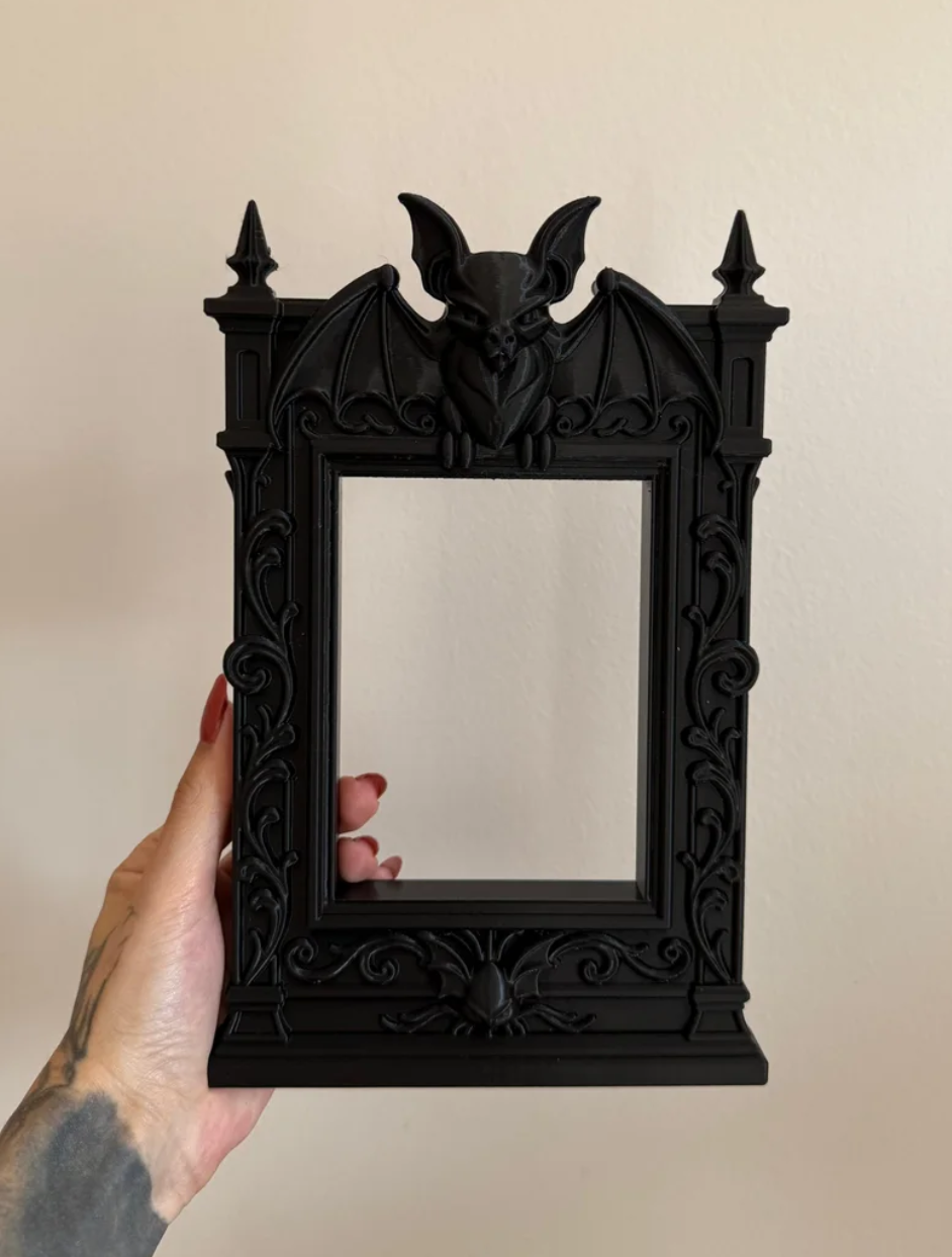Gotycka ramka na zdjęcia z nietoperzem